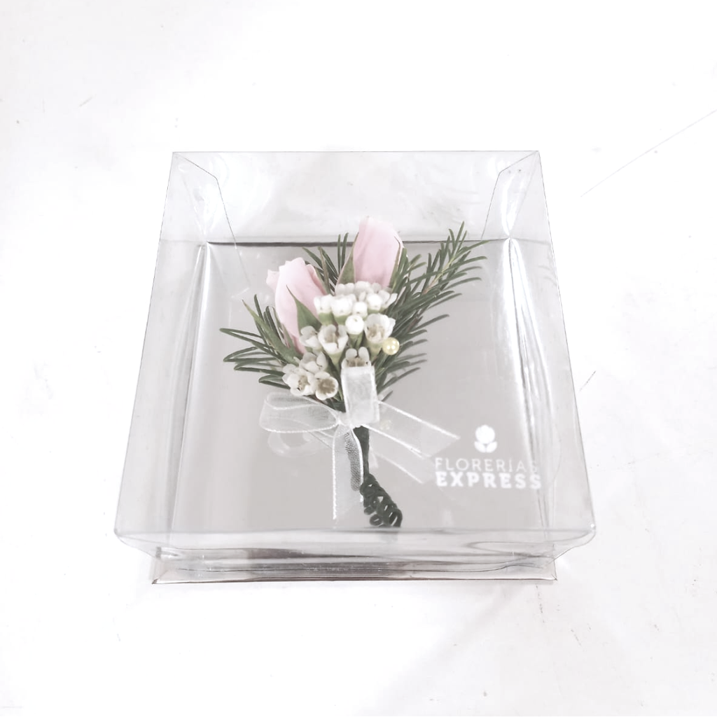 E - Boutonier para pecho de Mini Rosas Blancas