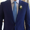E - Boutonier para pecho de Mini Rosas Blancas